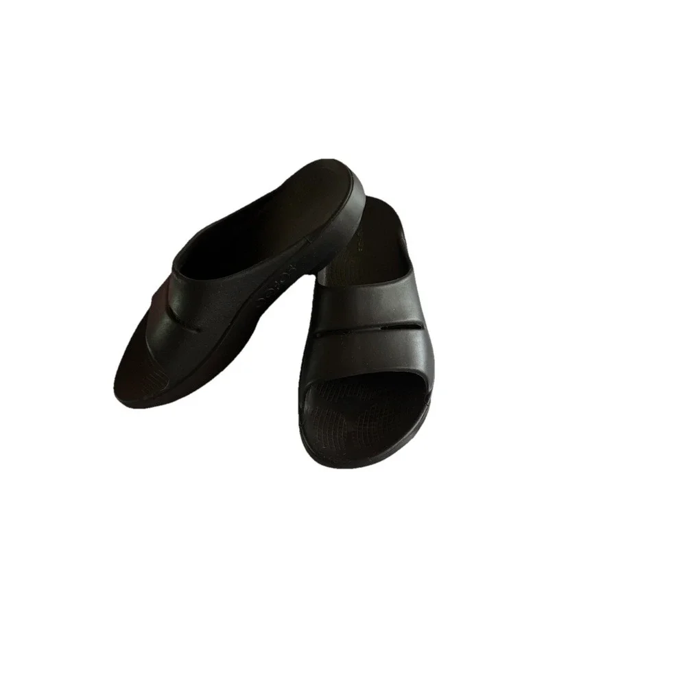OOFOS men size9